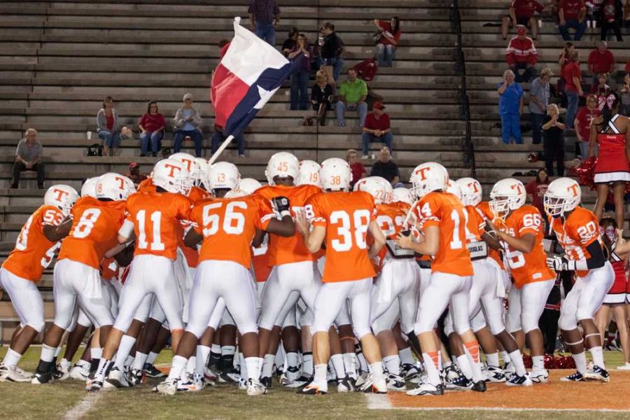 The team rallies before they play their last in season game.