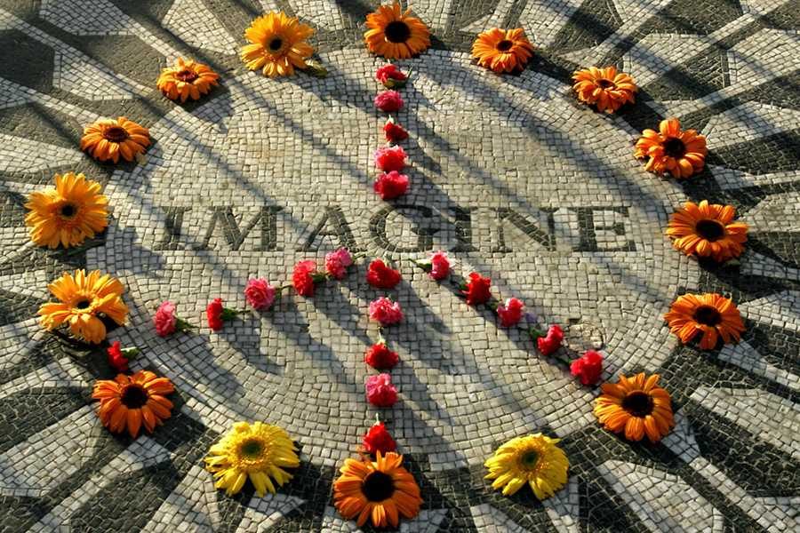 A makeshift peace sign of flowers lies on top John Lennons Strawberry Fields memorial  in New Yorks Central Park,   Wednesday Dec. 7, 2005. The memorial is near the Dakota building where Lennon, a former member of the Beatles, lived with his wife Yoko Ono and son Sean when he was murdered outside the building.  Thursday is the 25th anniversary of his death.  (AP Photo/Bebeto Matthews) cognoscenti.wbur.org