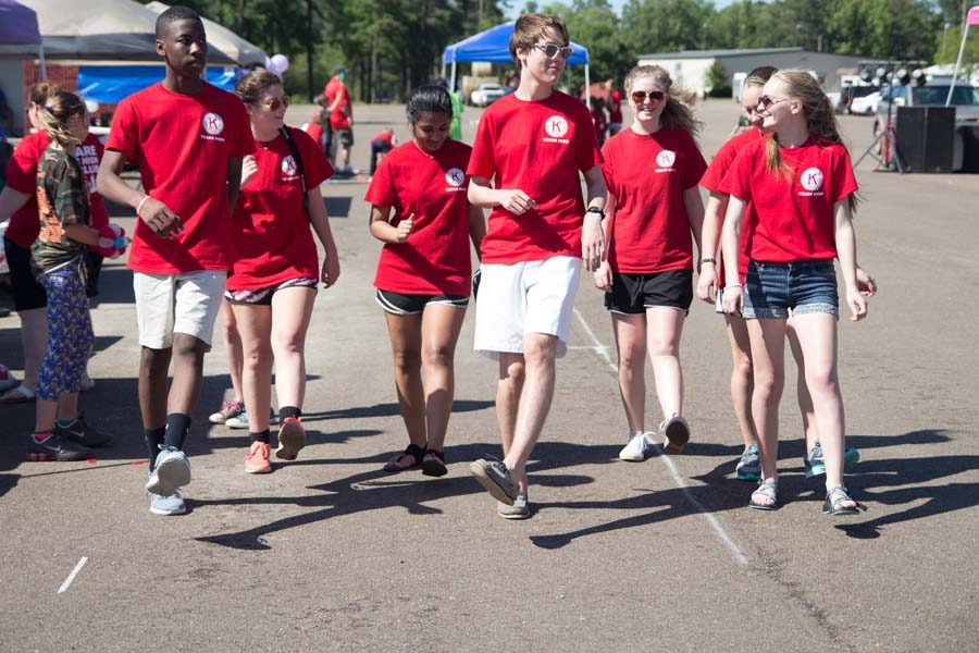 Sophomores Ricky Cooks, Kayleigh Moreland, Raga Justin, Kevin Thompson, Olivia Johnson, Jillian Cheney and Robin Cooper volunteer at Relay for Life. 