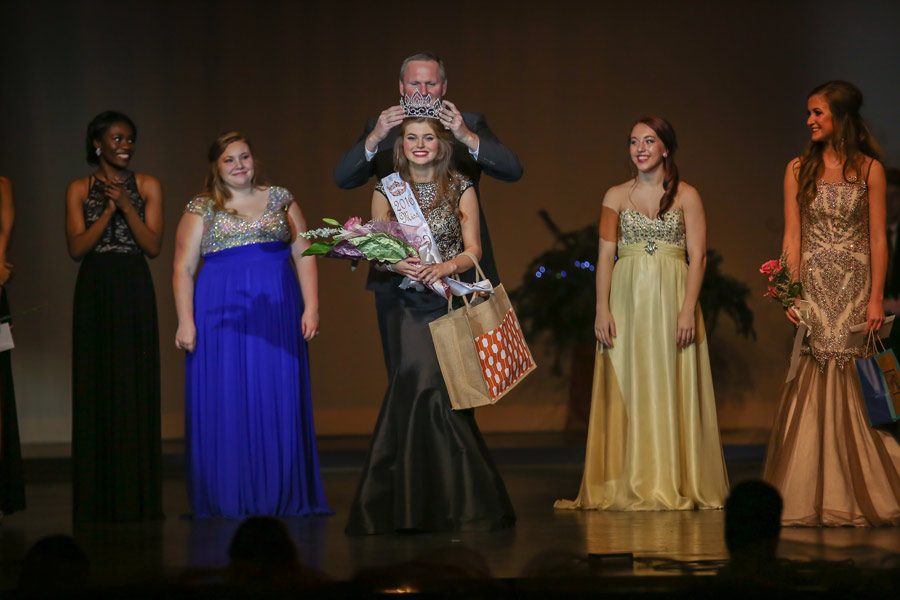 Principal Brad Bailey crowns Leighton Weber Miss THS 2015-2016.