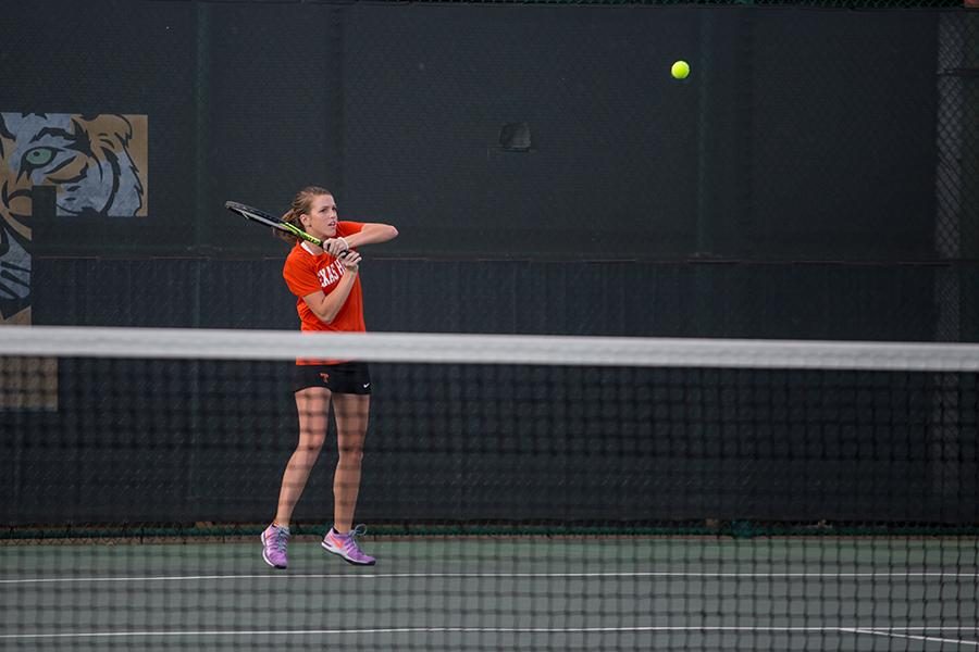 Tigers dominate tennis in Ennis