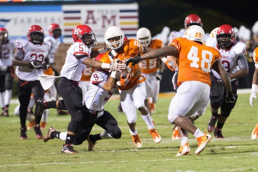 Texas Highs Quan Hampton returns a kilgore punt for a long return. The Tigers improved their record to 4-0 with a win over the Bulldogs Sept. 16, 2016.