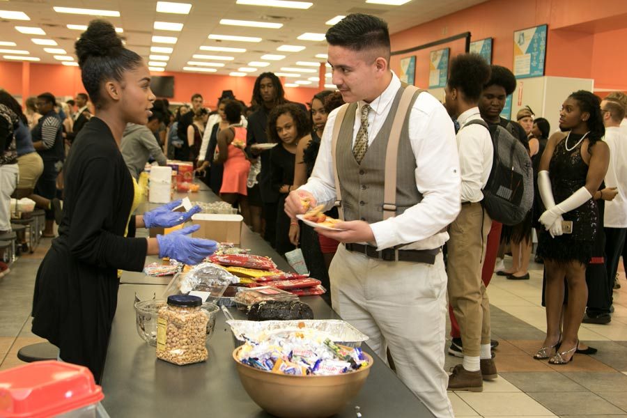 Students+gather+in+the+Dan+Haskins+center+to+celebrate+the+The+Great+Gatsby.