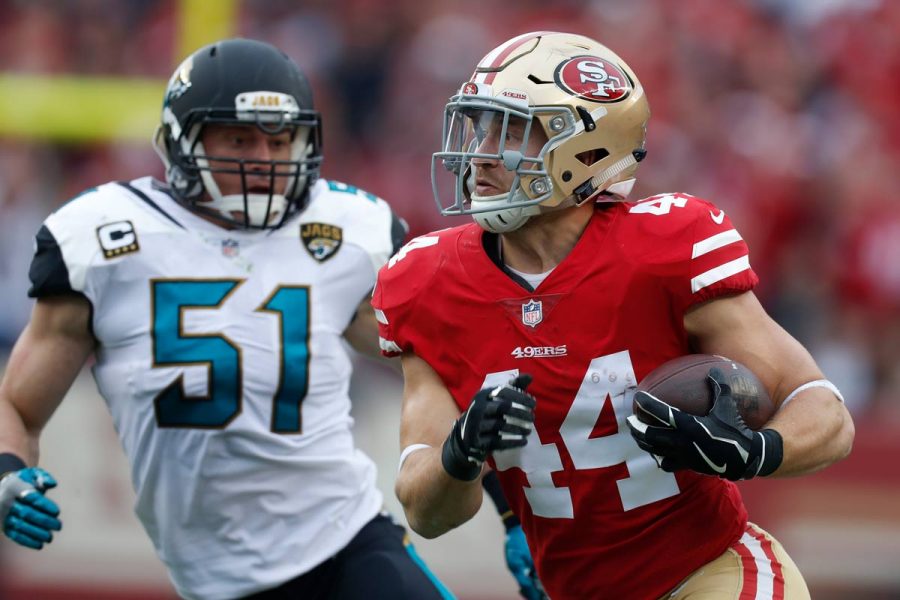 San Francisco 49ers Kyle Juszczyk (44) runs after a pass against Jacksonville Jaguars Paul Posluszny (51) in the second quarter of their NFL game at Levis Stadium Sunday, Dec. 24, 2017 in Santa Clara, Calif. (Nhat V. Meyer/Bay Area News Group/TNS)