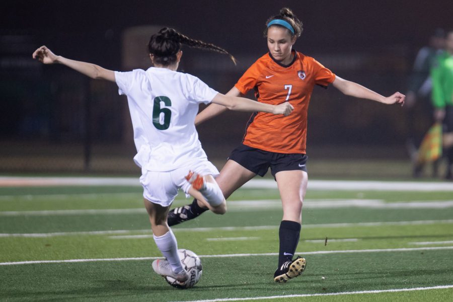 Sophomore Ellison Davis charges the ball to block the shot from the opposing team. The tigers played Longview Lobos on January 14th.