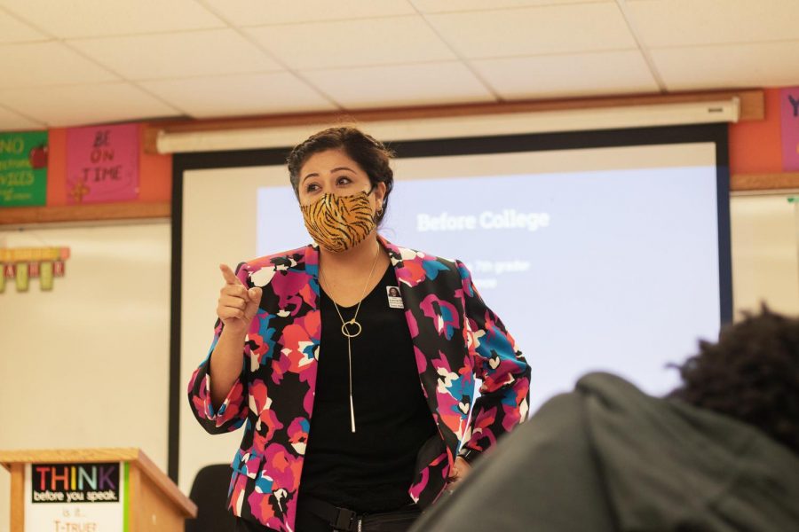 Mrs. Ochoa lectures Reach students about life lessons on Oct. 8,2020. The talk enlightened students in the class and served as an eye opener to the real world.  