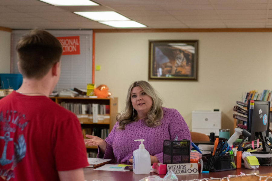 Head+Librarian+Brooke+Ferguson+ensures+her+library+is+a+comfortable+space+for+the+students+of+Texas+High.