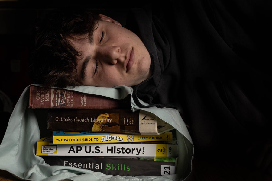 Many+students+struggle+balancing+the+necessity+of+sleep+with+the+concerns+of+the+waking+world.