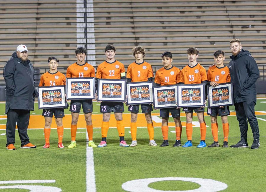 Seniors+gather+before+the+game+to+celebrate+the+hard+work+theyve+put+in+for+the+program+on+the+boys+soccer+senior+night.+The+Tigers+ended+the+season+with+a+district+record+of+one+win+and+10+losses.