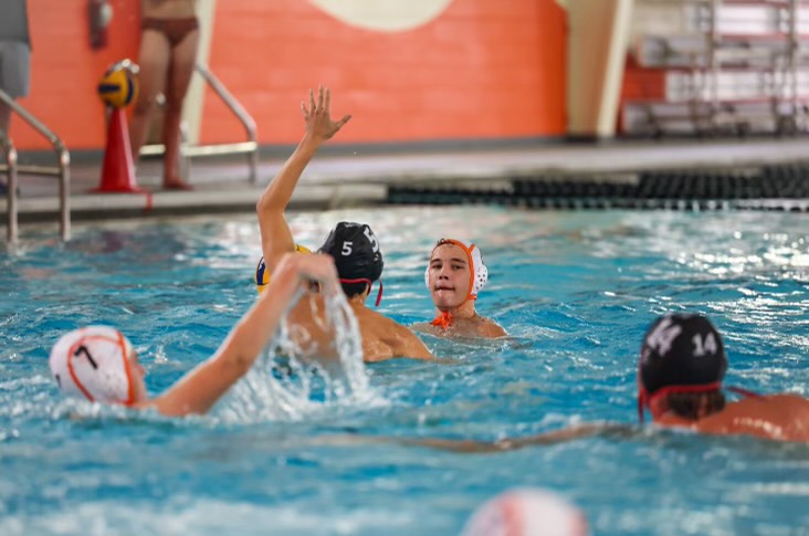 Senior Owen Young looks for a pass in second match against Rockwall. The Tigersharks were defeated 15-7 Aug 20, 2022.