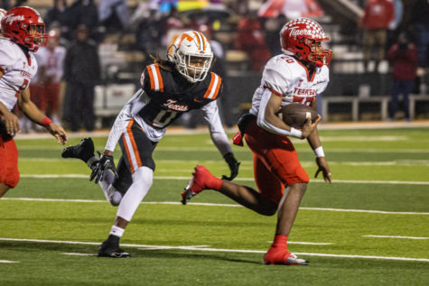 Terrells Chase Bingmon escapes CJ Brown on a run play in the third quarter of the Bi-District playoff game on Nov. 11, 2022 at Tiger Stadium in Texarkana, Texas. Terrell defeated Texas High 28-21 and ened the Tigers 2022 football season.