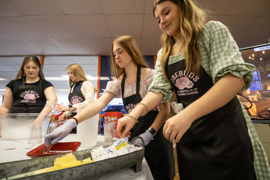 Sophomores Kynlee Flippen and Abby Sewell help set up for the Annual Teachers Tea. The Tea is a tradition of the Rosebuds Junior Garden Club as a way to give back to the teachers of Texas High.