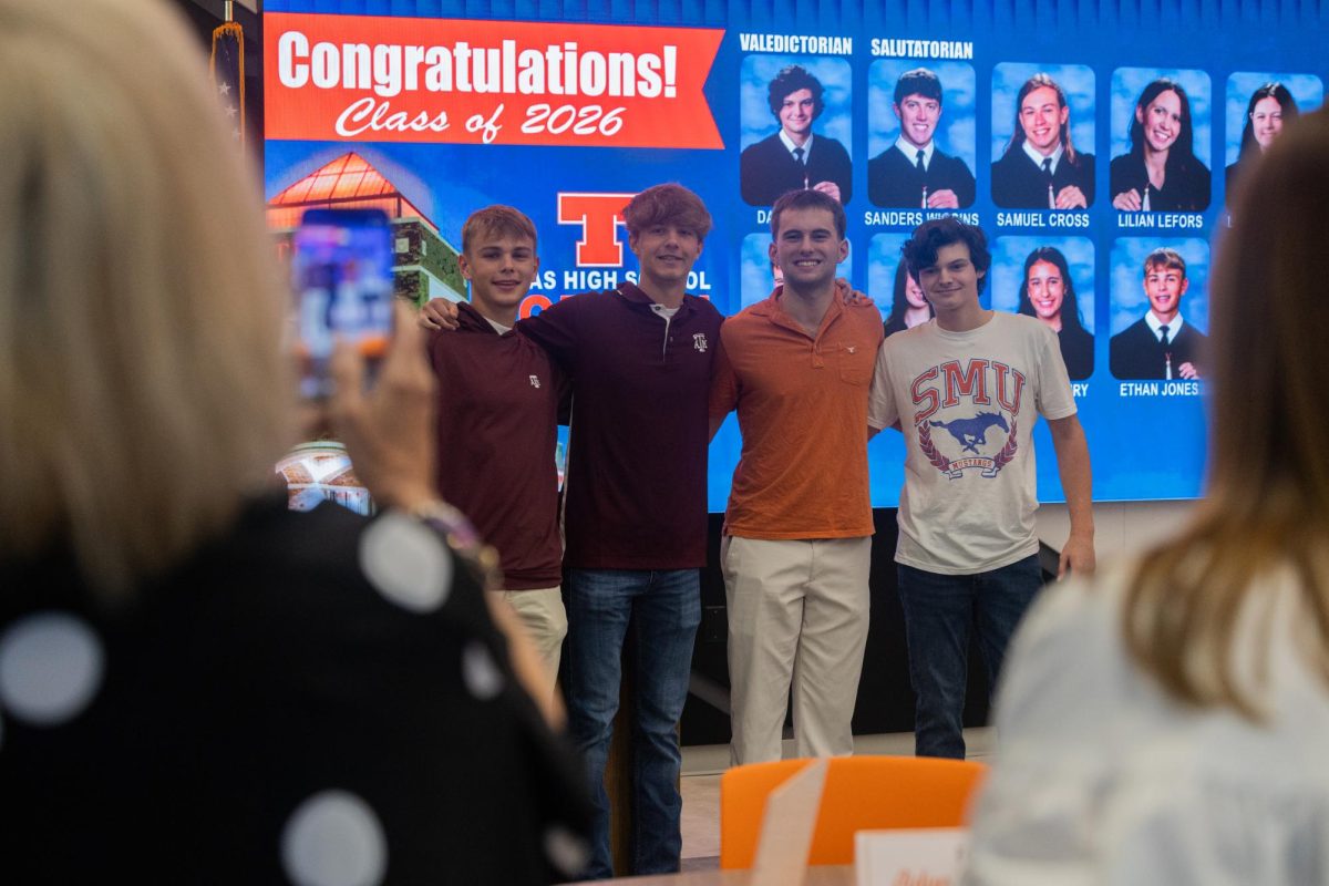 Seniors smile for their photos in front of the top 10 list. On May 1st, the class of 2026’s top 10 ranked students received a live-broadcast celebration and announcement.